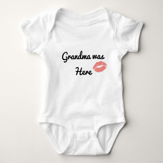 Grandma Was Here Lipstick Kiss Funny Grandmother ベビーボディスーツ (正面)