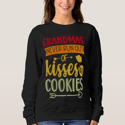 Grandmas Never Run Out Of Kisses Or Cookies Fun Gr スウェットシャツ (正面)