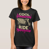Grandmas Ride Motorcycles Funny Biker Granny Tシャツ (正面)