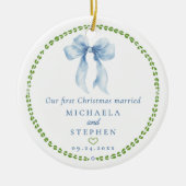 Grandmillenial Bows初めてのクリスマス結婚した写真 セラミックオーナメント (正面)