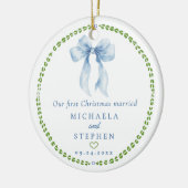 Grandmillenial Bows初めてのクリスマス結婚した写真 セラミックオーナメント (左)