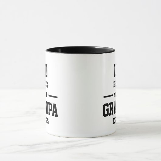 Grandpaに昇格されたベビーの発表 マグカップ (中央)