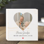Grandpaパーソナライズされた写真 | 最高のGrandpa Ever ウッドボックスサイン<br><div class="desc">祝心のこもった木の箱の看板カスタムで素晴らしいおじいちゃん！ハートの形をしたフレームに大切な写真を収め、引用文の最高のGrandpa Everをデザインこの白い木のデザインは動揺して、棚、机、マントルに暖かさと愛を加える。父の日の贈り物、誕生日の驚き、または孫からの感謝の日々のトークンとして完璧。そのパーソナライズされたtouchは永遠に大切にしてくれる永遠の形見だ。複数のサイズで使用可能で、スタンドまたはスタンドつるの準備が整っている。フレームは不要</div>