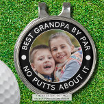 GRANDPA 最高の BY PARフォトの色おもしろいカスタム付 ゴルフハットクリップ<br><div class="desc">ユーモアのセンスを持つ特別なゴルフ愛好家の祖父のためにユニークは、編集可能なタイトルのゴルフハットクリップボールマーカーを作成しますおもしろいGRANDPA BY PAR最高の - NO PUTTS ABOUT ITまたは文字と背景の色の組み合わせ(黒に白で表示さカスタムれ)の写真。アシスタンス：救済デザインの変更やカスタマイズ、色の変更、他の製品へのデザインの転送もし、またはアイテムの調整を希望する場合は、デザイザのBEFORE ORDERING (Zazzle Chat MESSAGE)タブまたは電子メールmakeitaboutyoustore@gmail.comを介して。</div>