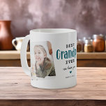 GRANDPA 最高の Ever 2写真かわいいギフト コーヒーマグカップ<br><div class="desc">感傷的な価値とスタイルの完璧なブレンドのこのモダンかわいいハート2写真グランドパコーヒーマグは、すべてを溶かすために設定されている。甘いスクリプトフォントで愛表現し、ハートと名前/秒のおもしろいのダッシュを追加する2つの大切な写真を展示できる。このカスタマイズ可能なマグ来は、touchの文字色を変更するオプションと共にパーソナライズされたある。クリスマスだけでなく、特別な機会に理想的な贈り物として、このマグカップは「ヘイ・おじいちゃん、あなたはは!」を伝える最も甘い方法最高のである。</div>