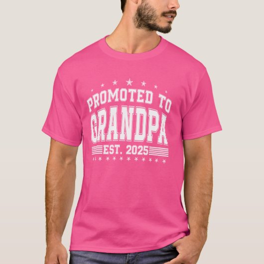 Grandpa Est 2025に昇格してGrandpa Agになる Tシャツ (正面)