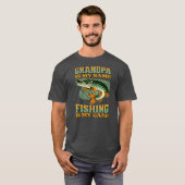 Grandpa is My Name Fishing is My Game Funny Tシャツ (正面フル)