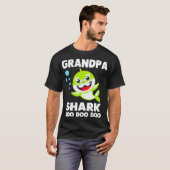 Grandpa Shark  Funny Fathers Day Gift for Mens Kid Tシャツ (正面フル)