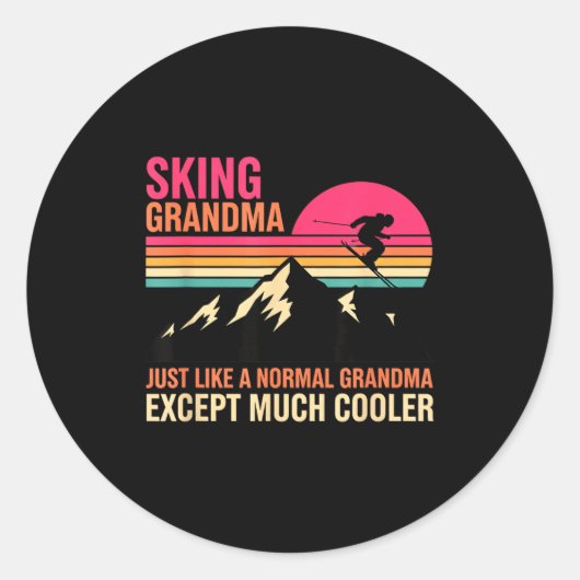 Grandparent Skiing Grandma Just Like A Normal Gran ラウンドシール (正面)
