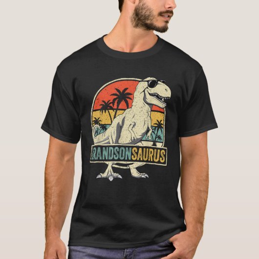 Grandsonsaurus T Rex Dinosaur Grandson Saurus Fami Tシャツ (正面)