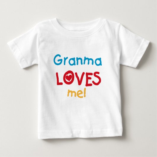 Granmaは私をTシャツおよびギフト愛します ベビーTシャツ (正面)
