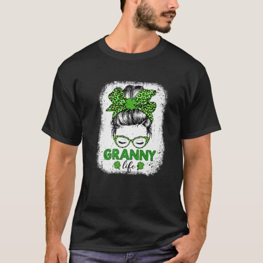 Granny Clover Messy Bun Leopard Funny St Patrick's Tシャツ (正面)