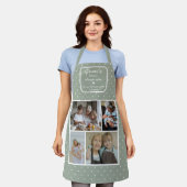 Gran's Kitchen Always Open Sage Green Dots Photo エプロン (着用した状態)