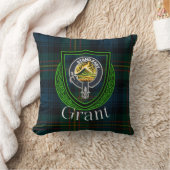Grant Scottish Clan Tartan & Crest Throw Pillow クッション (ブランケット)