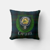 Grant Scottish Clan Tartan & Crest Throw Pillow クッション (正面)