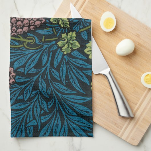  Grapevines with clusters of pink grapes  キッチンタオル (四つ折り)