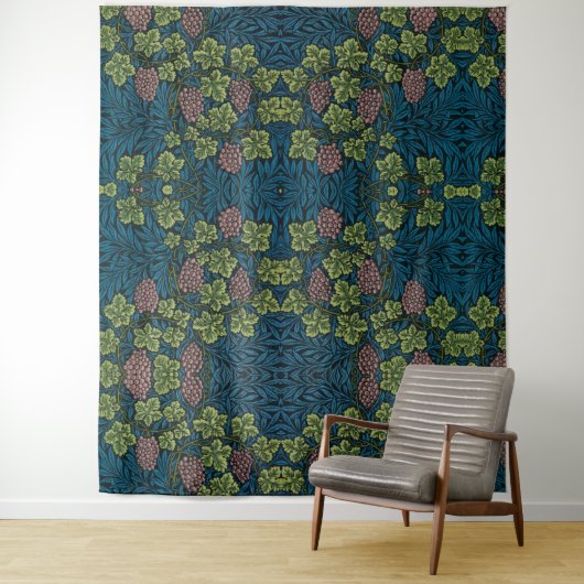  Grapevines with clusters of pink grapes  タペストリー (インサイチュ)