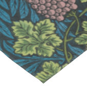  Grapevines with clusters of pink grapes  テーブルクロス (アングル)