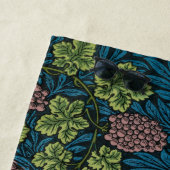  Grapevines with clusters of pink grapes  ビーチタオル (インサイチュ)