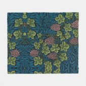  Grapevines with clusters of pink grapes  フリースブランケット (正面(横))