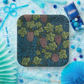  Grapevines with clusters of pink grapes  ペーパープレート (パーティー)