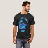 Graphic Lake Tawakoni Texas Pocket Wave Souvenir Tシャツ (正面フル)