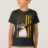 Graphic Penguin Retro American Flag Funny Penguin  Tシャツ (正面)