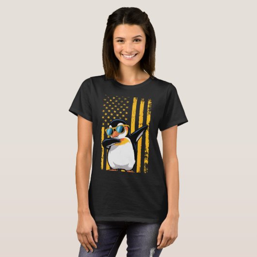 Graphic Penguin Retro American Flag Funny Penguin  Tシャツ (正面フル)