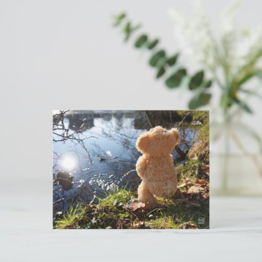 Grappige beer die ondeugend plast. ポストカード (スタンド正面)