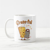 Grate-ful - かわいいチーズとおろし器の感謝祭 コーヒーマグカップ (左)