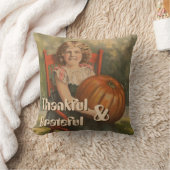 Grateful and thankful  | Vintage Girl with Pumpkin クッション (ブランケット)
