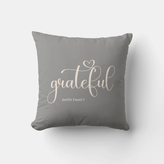Grateful Personalized Family Name Gray クッション (正面)