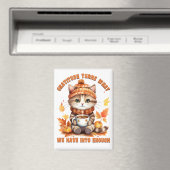 Gratitude & Cozy Vibes – Autumn Cat with Hot Drink マグネット (インサイチュ (食洗機))