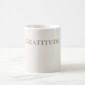 Gratitude – Minimal Typography Design コーヒーマグカップ (中央)
