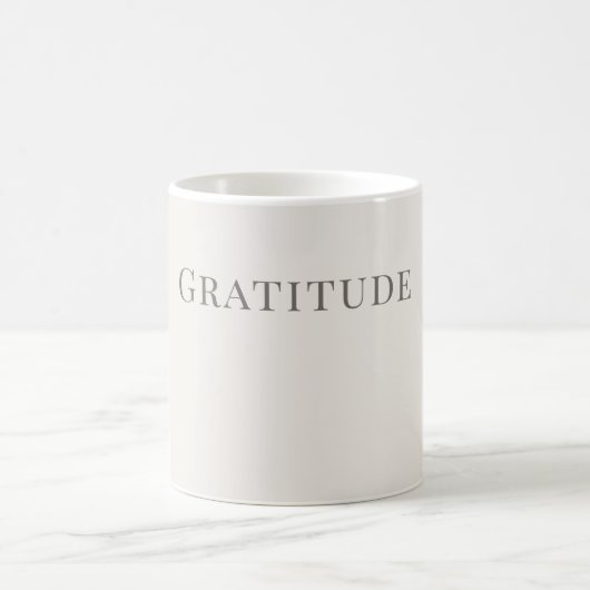 Gratitude – Minimal Typography Design コーヒーマグカップ (中央)
