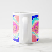 Gratitude Remains™: 愛に導かれた朝と夜のマグカップ ジャンボコーヒーマグカップ (裏面)