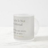 Gratitude Remains: Wherever You Stand, Be Grateful フロストグラスマグカップ (正面右)