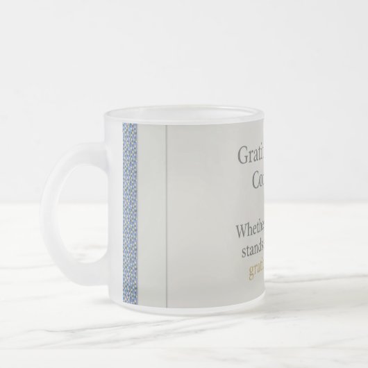Gratitude Remains: Wherever You Stand, Be Grateful フロストグラスマグカップ (左)