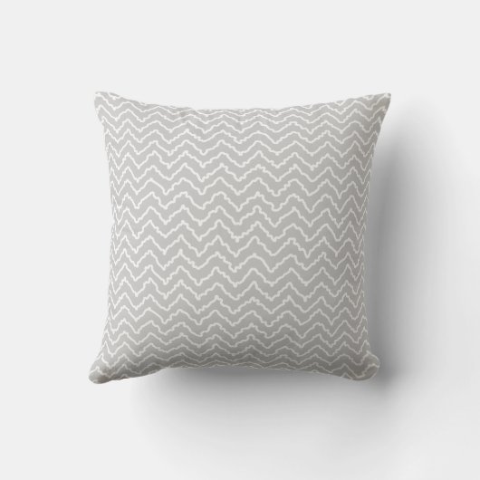 Gray And White Squiggly Chevron Zigzag Pattern クッション (裏面)