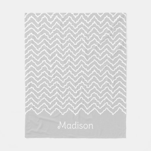 Gray And White Squiggly Chevron Zigzag Pattern フリースブランケット (正面)