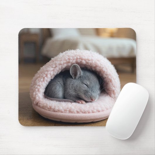 Gray Mouse Sleeping in a Pink Slipper マウスパッド (マウス)