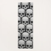 Gray Skull Pattern – Minimal Gothic Design ヨガマット (裏面)