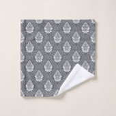Gray towels with ornate, white paisley patterns  バスタオルセット (ウォッシュタオル)