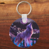 Gray wolf howling in forest キーホルダー (正面)