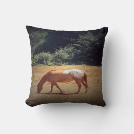 Grazing Palomino.... クッション