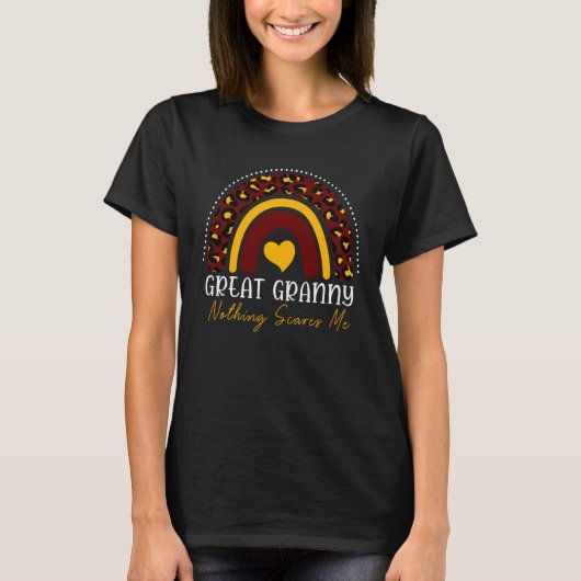 Great Granny Nothing Scares Me Cute Leopard Rainbo Tシャツ (正面)