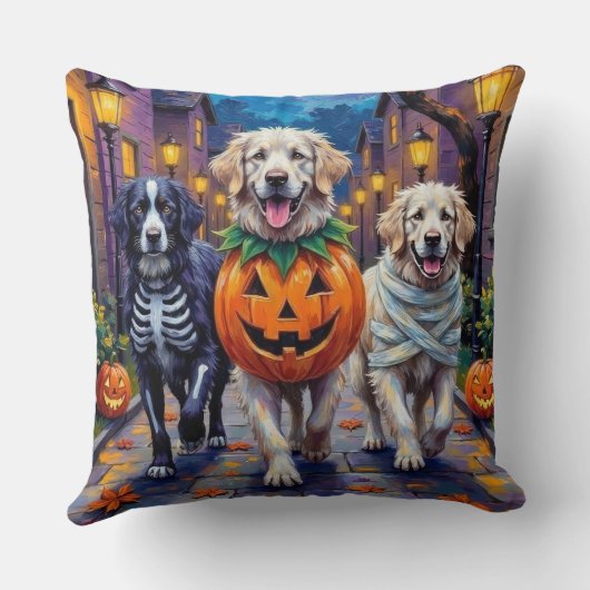 Great Pyrenees Trick-or-Treating Halloween Costume クッション (裏面)