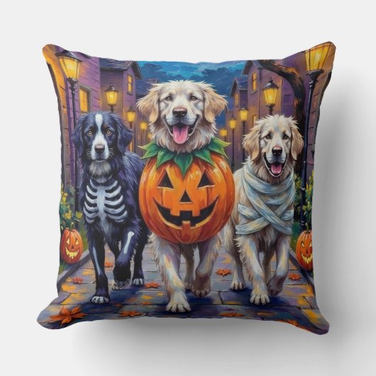 Great Pyrenees Trick-or-Treating Halloween Costume クッション (正面)
