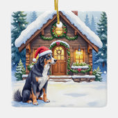 Greater Swiss Mountain Dog Snowy Cabin Santa Hat セラミックオーナメント (正面)