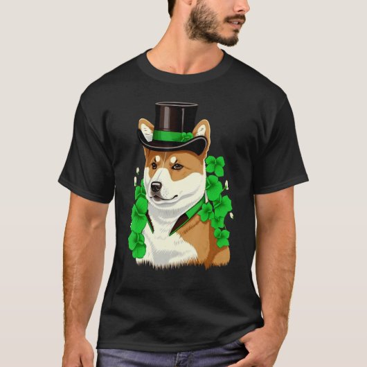 Green Akita Inu shamrock on St Patricks Day Akita Tシャツ (正面)